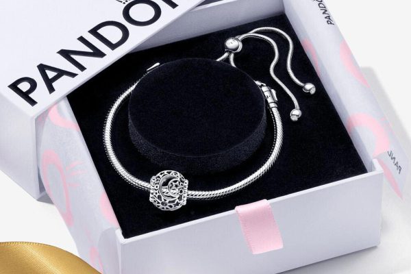 Pandora_juweliershuys-van-veen-simons_Giftsets_G_CHR22_2000x2000_Sternenhimmel
