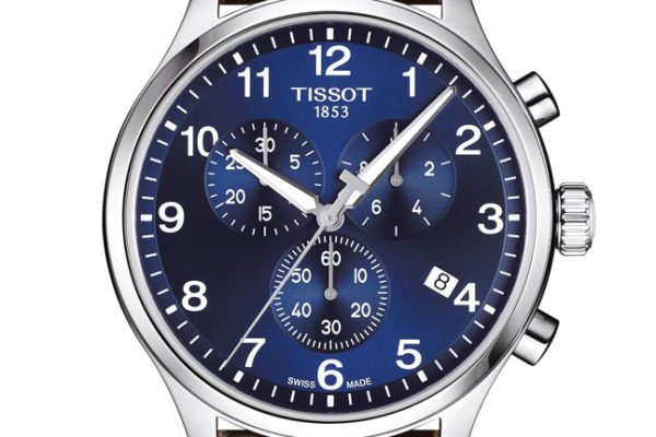 Tissot chronograaf horloge met blauwe wijzerplaat en bruine leren band