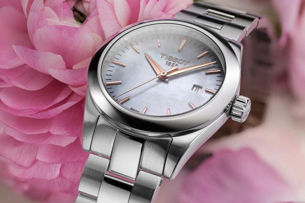 Tissot damehorloge met parelmoer wijzerplaat en stalen band