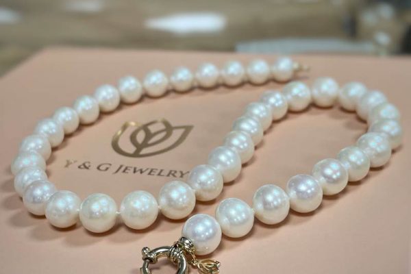 Y&G parelcollier met gouden sluiting
