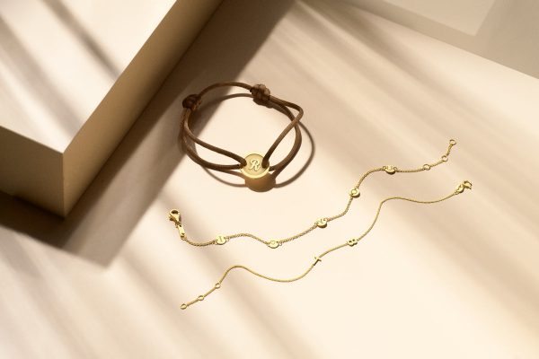 Just Franky armband met bruin koord en gouden bolletjes