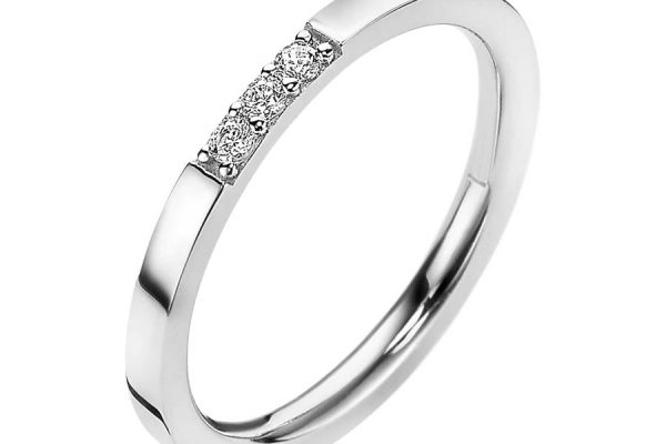 Zilveren Zinzi ring met een rij zirkonia steentjes